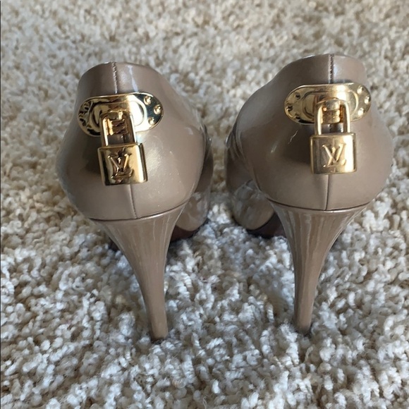 Louis Vuitton Nude Patent Oh Really! Peep Toe Pump - Picture 4 of 9